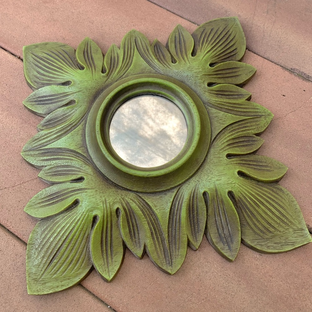 Sold Vintage 1960s Round Small Decorative Green Leaf Mirror 🌱